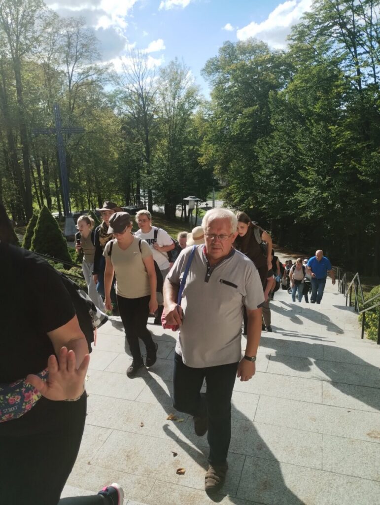 image-1648986763499220